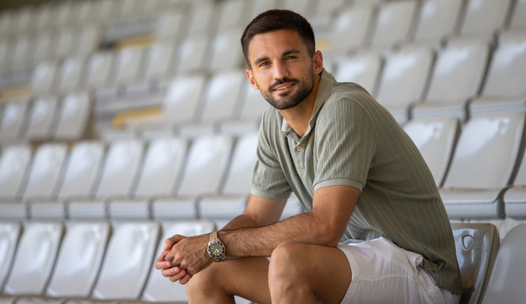 Kapitán jabloneckých fotbalistů pokračuje. Tekijaški s klubem podepsal novou smlouvu