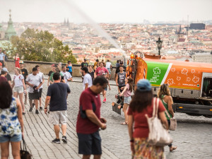 Magistrát ulice v horku kropit nenechá, Praha 1 tím pověřila dobrovolné hasiče