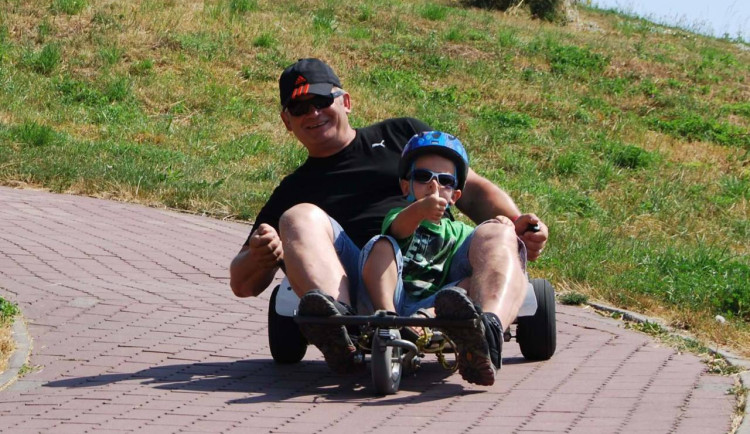 PŘEHLED: Kam s dětmi poslední týden prázdnin? Lanové centrum, Čarovný les nebo minikáry na Bouzově