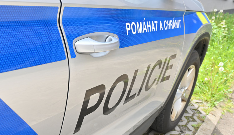 Při nehodě v Orlové dnes ráno zemřel starší muž, když autem narazil do stromu