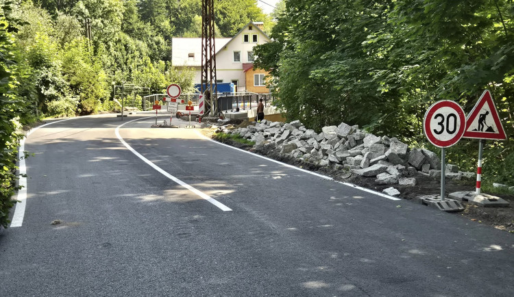 Opravený most v Bílém Potoce se otvírá, na Smědavu letos poprvé vyjedou cyklobusy