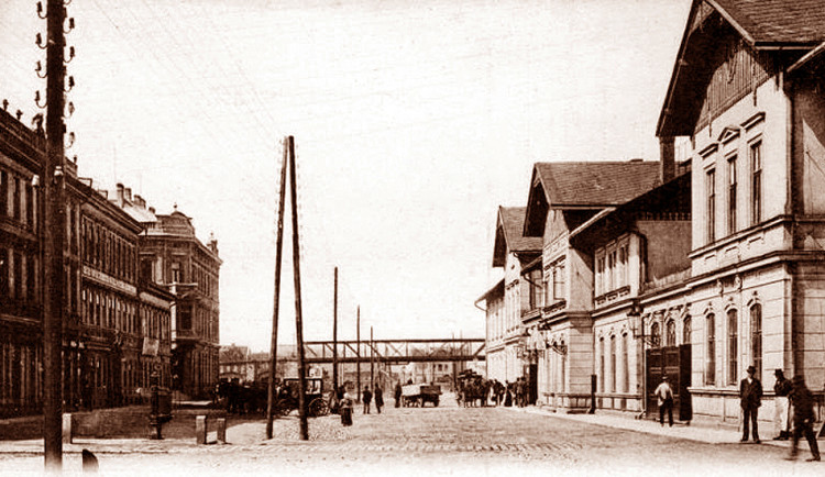 DRBNA HISTORIČKA: Pětidomí kdysi odřízlo nádraží. Zachránila ho lávka