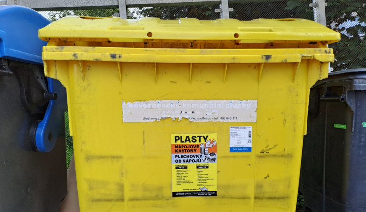Novinka v Jablonci. Plechovky od nápojů lze nově házet do žlutých kontejnerů všude