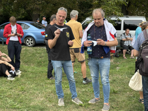 FOTO: Jdi domů, Ivane! Před ruskou ambasádou protestují stovky lidí