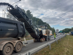 Stavaři zahájili opravu úseku D10 u Prahy a části Pražského okruhu