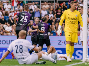Kočkopes se Zafeirisem, přehlížení Chorého excesů a Douděrova simulování. Slavia si začala sama prohrávat titul