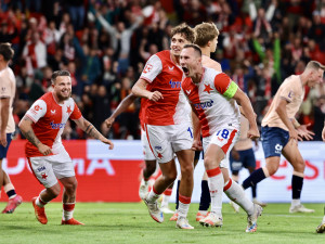 Obrat v Edenu. Slavia porazila Pardubice 3:1 a vede neúplnou tabulku
