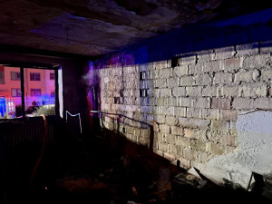 Požár zničil byt na Barrandově, z domu hasiči zachránili dvacet lidí