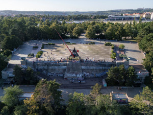 Letenský metronom má po generálce, poprvé po dvou letech ho rozhýbali
