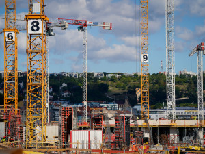 FOTO: Lávka s promenádou i nové nástupiště. Smíchovské nádraží získává podobu