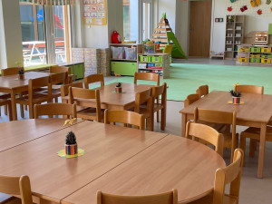 V Hostivaři v září otevřou školku se stacionářem pro seniory