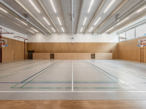 V Berouně otevřeli nový vzdělávací kampus, navrhlo ho pražské studio OVA