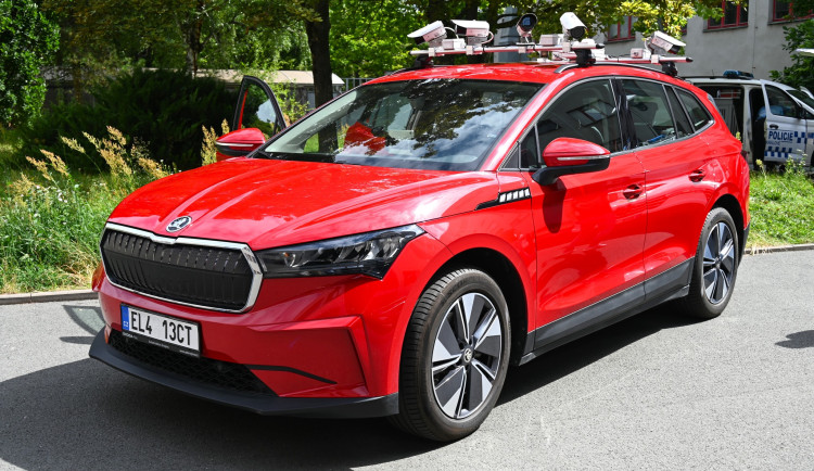 Nový pomocník v terénu: CamCar už hlídá parkování v Hradci Králové