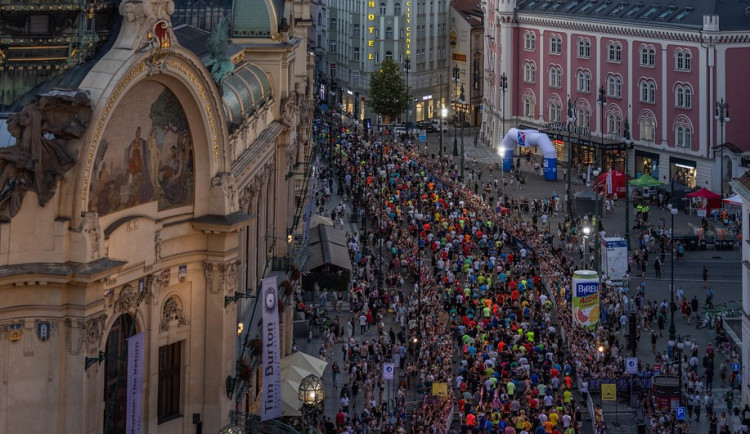 Běžecký závod Birell Grand Prix v sobotu uzavře část centra Prahy