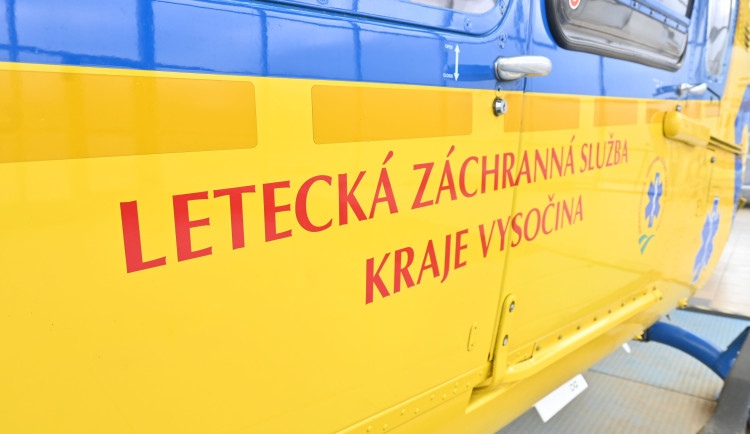 Ve Žďáru nad Sázavou spadl strom na cyklistu, ten musel letecky do nemocnice