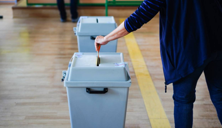 Stačilo! posiluje, hnutí ANO mírně ztratilo, ale s odskokem drží první místo