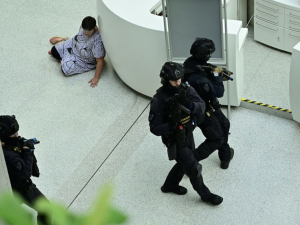 VIDEO: Střelba i a falešná krev. Policisté cvičili v nemocnici zásah proti útočníkům