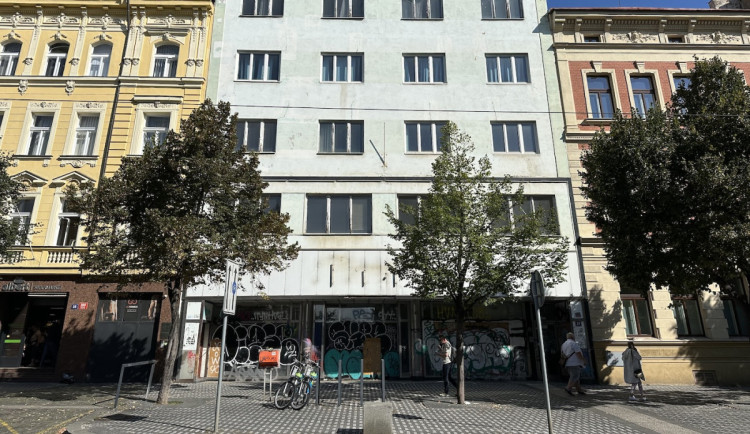 Chátrající Baťův dům se konečně dočká opravy. Vzniknou v něm bezbariérové byty