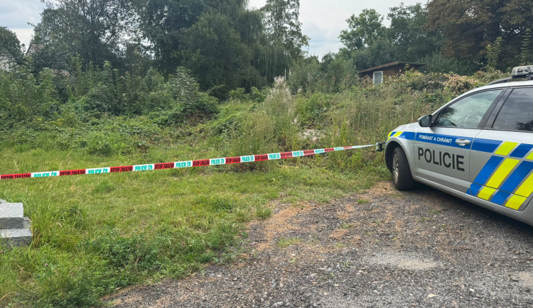 V Chrastavě našli v řece Jeřici mrtvého cyklistu. Případ vyšetřuje kriminálka