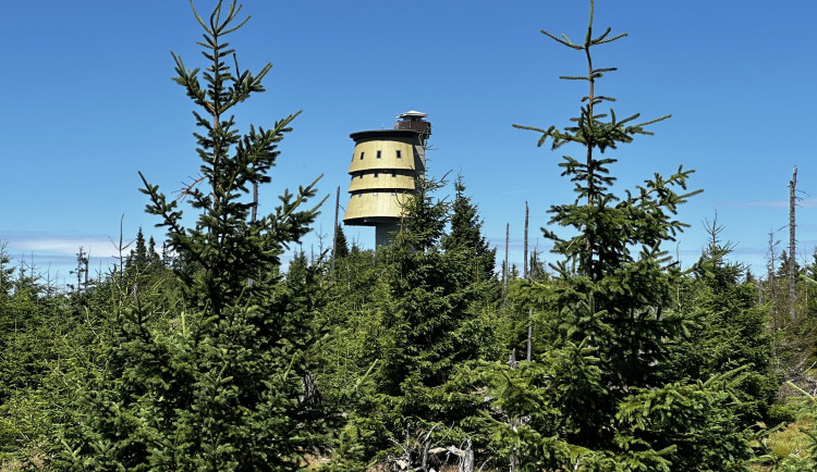 Armádní Mi-24 se před 40 lety zřítil na Šumavě při honičce s nepřátelským vrtulníkem