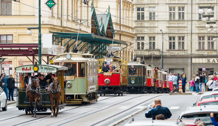 Na fotografii je zachycen průvod v roce 2015. zdroj: DPP/Petr Hejna.
