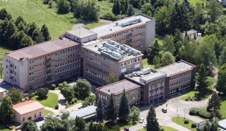 Placené parkování ve svém areálu zavádí od 22. září Rokycanská nemocnice