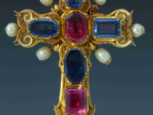 Z Korunní komory na Hradě vyzvedli korunovační klenoty, na dva týdny je vystaví