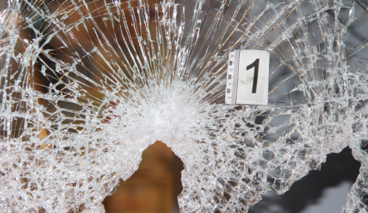 Zloději ukradli sýry i přípravky na podporu erekce. Policie je dopadla do 5 minut