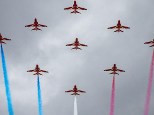 Nad Prahou proletí stíhačky. K českým Gripenům se připojí Britové z Red Arrows