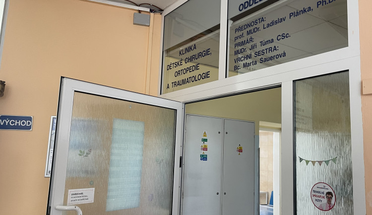 V létě se děti na pohotovosti ukazovaly častěji než minulý rok, vážnost úrazů však klesá