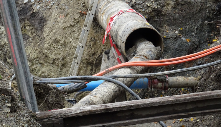 Nekonečné opravy po havárii vodovodu v Olomouci. Hotovo bude snad už příští týden