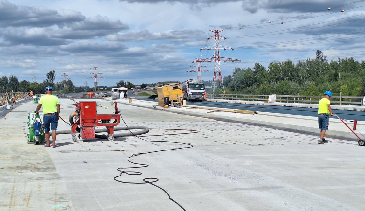 TIP NA VÍKEND: Rozestavěná D1 u Přerova se otevře veřejnosti. Vezměte si kola, koloběžky či brusle