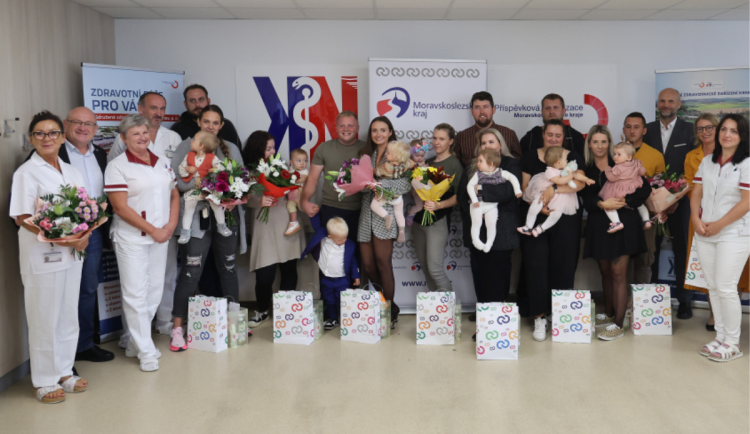 V Krnově se během povodní narodilo 8 miminek. Nemocnice pro ně uspořádala setkání