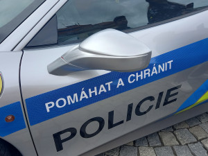 FOTO: Policejní ferrari poutalo pozornost. Řídit ho smí jen tři lidi v republice