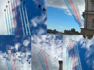 FOTO: Gripeny nad Prahou. Podívejte se, jak trikolóra rozzářila nebe