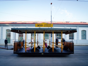 MHD v Praze slaví 150 let. Městem projel průvod tramvají