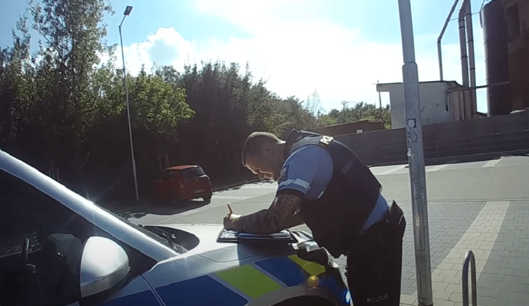 Muž jel jenom nakoupit, při dechové zkoušce nadýchal téměř tři promile