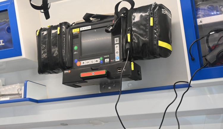 Chebští policisté svým pohotovým jednáním zachránili život muže v bezvědomí