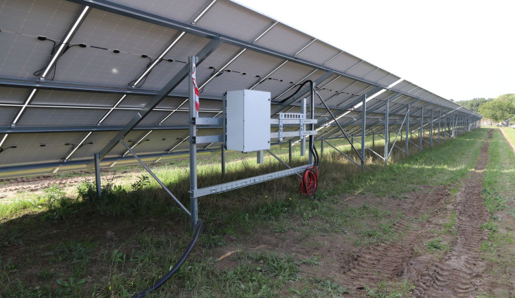 Zloděj vzal útokem soláry v Doudlebách, zmizely komponenty za miliony