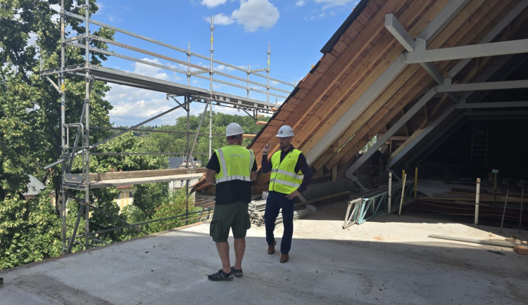 Oprava školy v Českém Těšíně zasažené loni požárem se protáhne