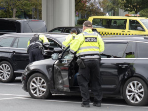 Policisté a celníci kontrolovali taxikáře na letišti, rozdali pokuty za 150 tisíc