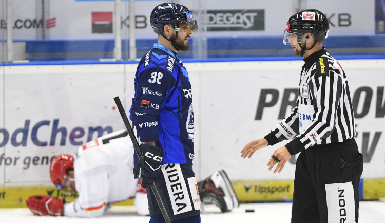 Hokejista Zbořil dostal pokutu za zákrok na Haška, zaplatí deset tisíc korun