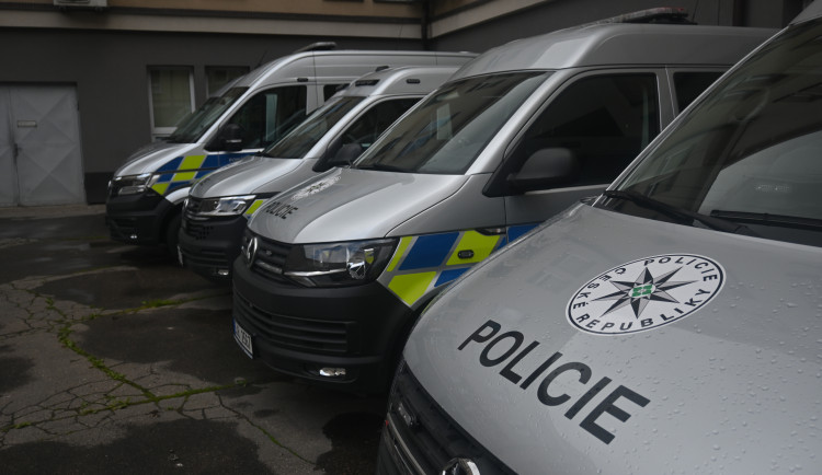 Policejní manévry v Jihlavě: Anonym hrozil výbuchem v základní škole