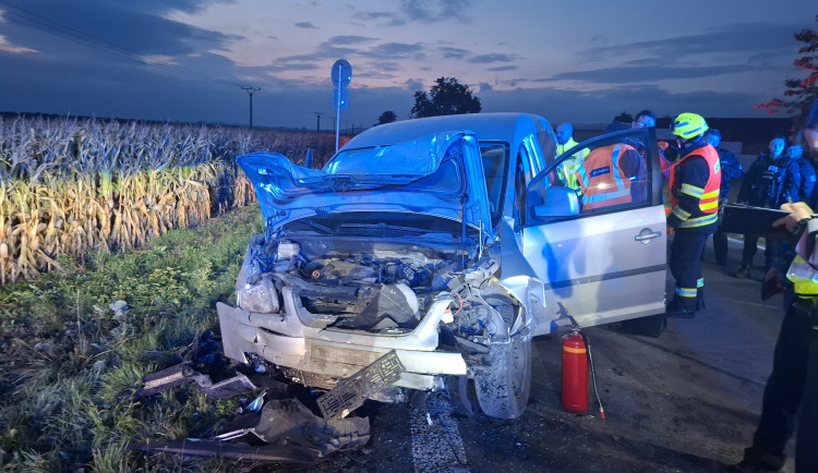 Pět zraněných při nehodě u Žešova. Ráno se srazily dvě auta, škoda 850 tisíc korun