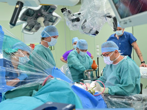 Dávali mu pár týdnů. Devět let po léčbě mozkového nádoru hraje houslista František Černý dál