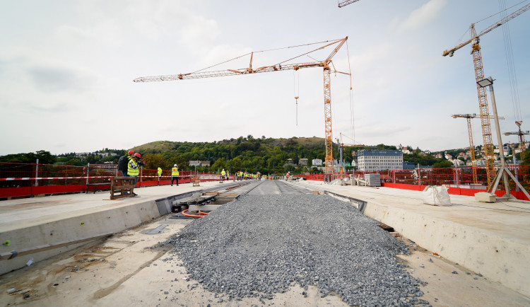 Dvorecký most bude mít na přání Prahy 4 smíšené stezky pro chodce i cyklisty