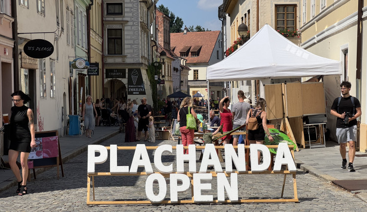 Z podceňované ulice se stalo gastro centrum města. Co všechno nabízí ulice Plachého?