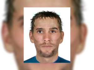 Nechceš sex? Muž u rybníka na Hůrce obtěžoval ženu, pak ji okradl