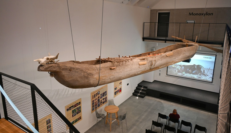 Nová expozice v Archeoparku Všestary. Otestujte pravěk s AI a starými nástroji