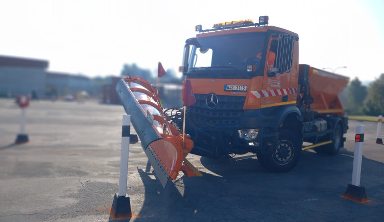 FOTO: Jsme naprosto připraveni, hlásí před začátkem zimy cestáři. Soutěžili v rodeu